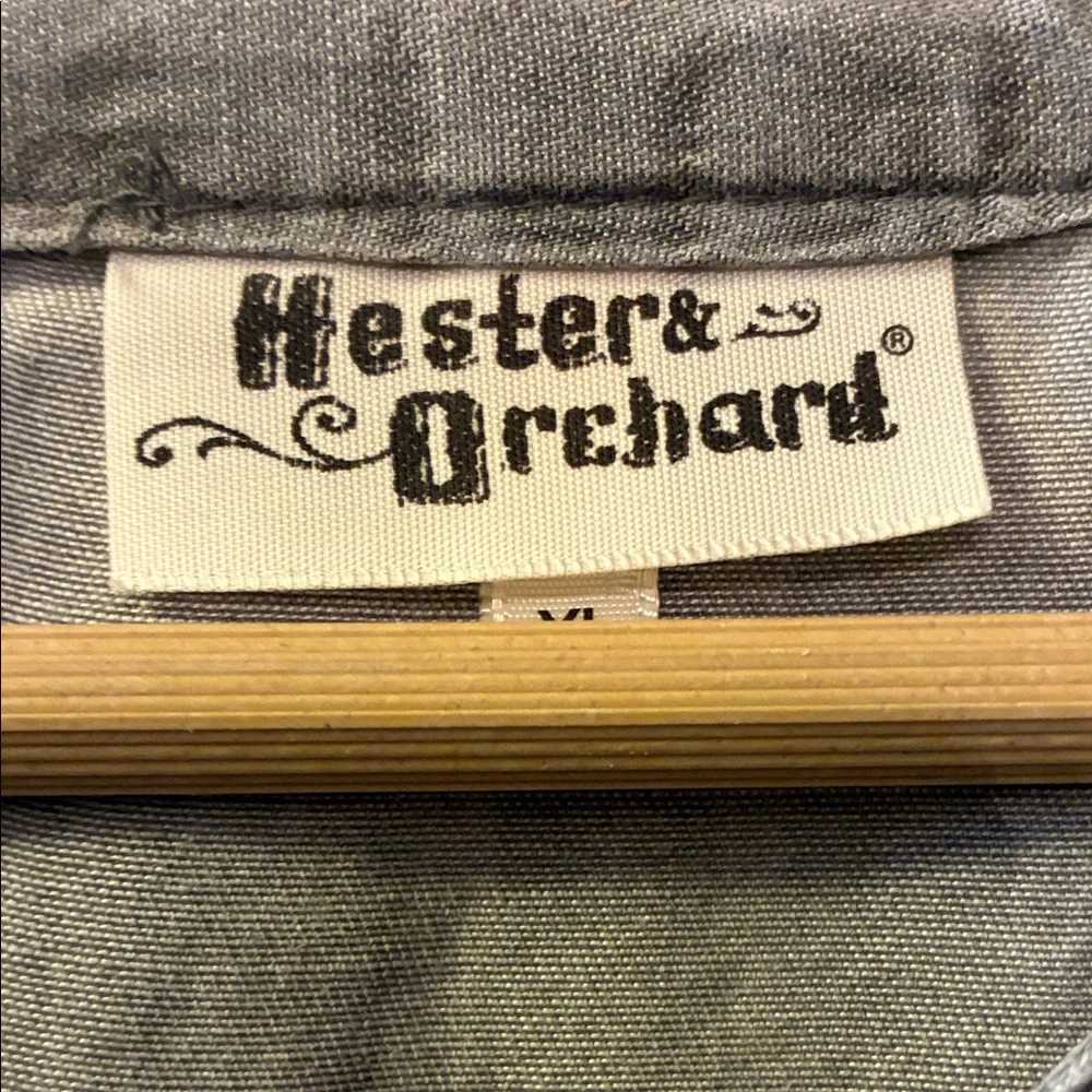 Casual Gray Button-Down Shirt with Frayed Hem, Breathable, Soft Fabric. Size XL - Picture 3 of 9